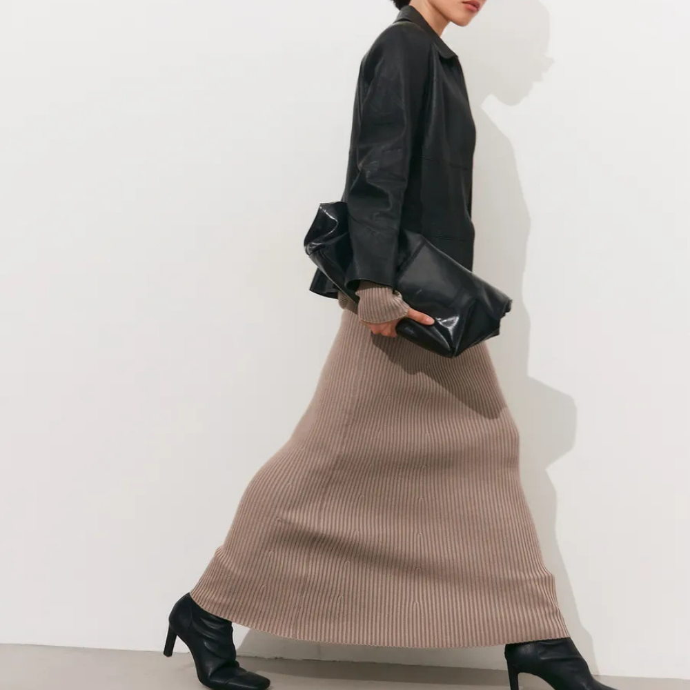 Soft Knit V-Neck Midi Dress – Effortless Elegance for Every Season